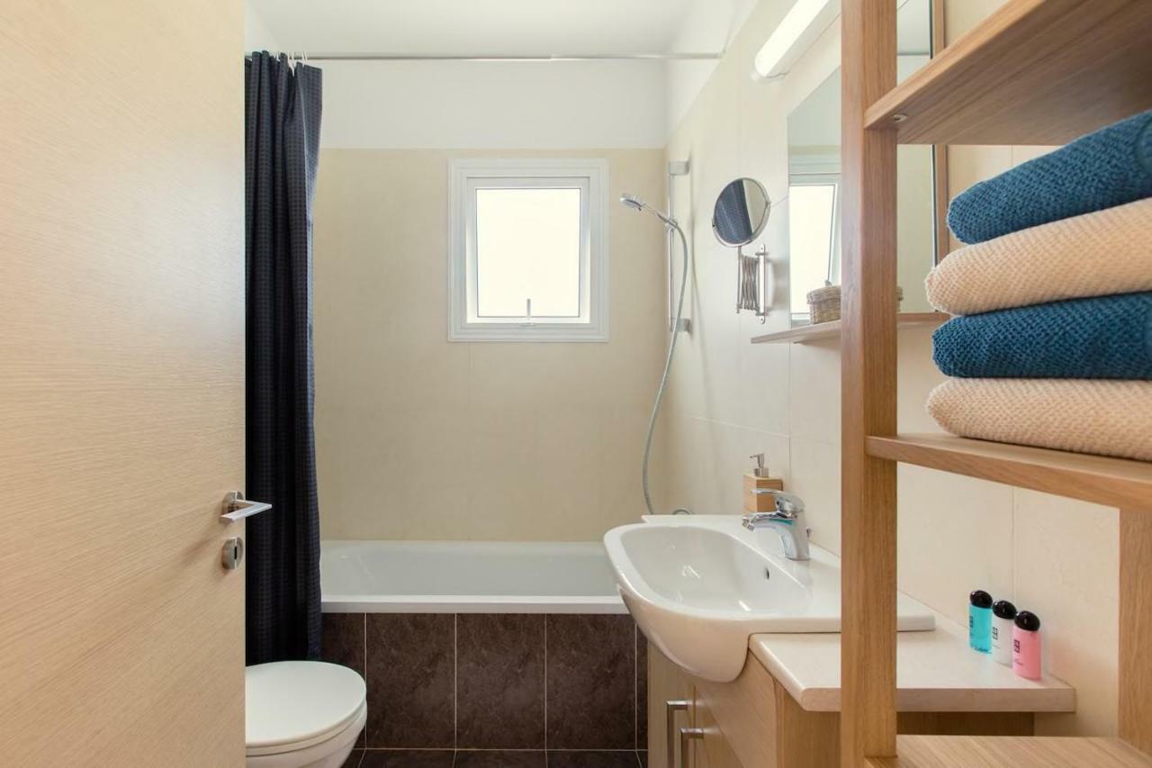 ♥ Sunny&Cozy Family Apartment ★ Walk To The Beach☼ Paralimni Esterno foto